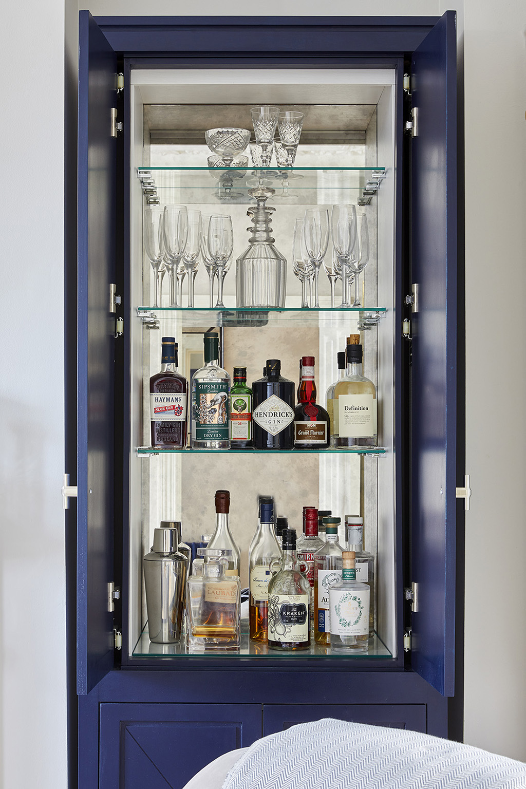 Home decorating ideas with a bespoke bar